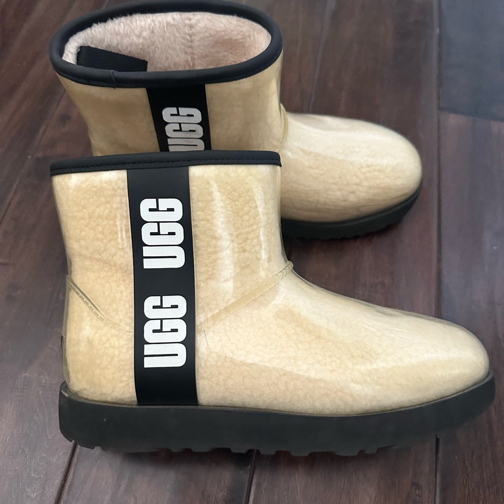 UGG womens Classic clear Boots size 8
